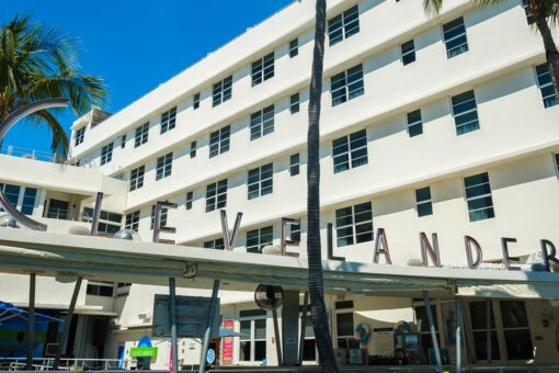 Spring breakers in Miami Beach force popular restaurant to close over safety concerns