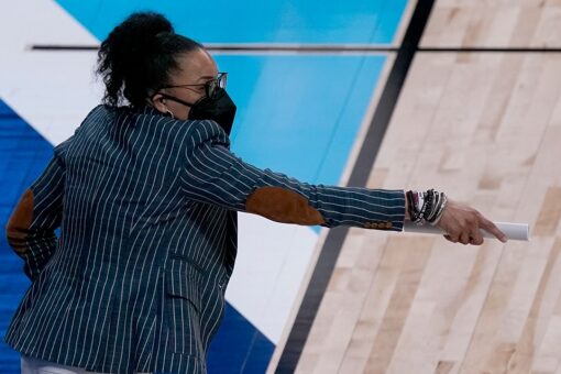 South Carolina women open NCAA with Staley’s 500th win