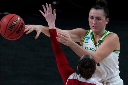 Oregon women hold South Dakota to 9 1st-half points, cruise