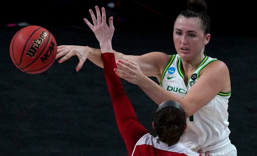 Oregon women hold South Dakota to 9 1st-half points, cruise