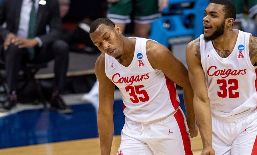 Houston beats Cleveland State 87-56 as Sampson ties Wooden