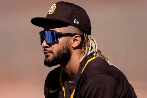 Padres SS Tatis Jr. leaves game with shoulder discomfort
