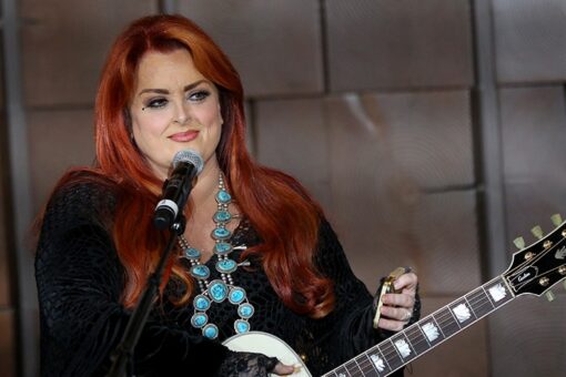 Wynonna Judd says she wept upon seeing sister Ashely Judd for the first time following her leg injury