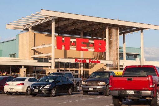 Employees of Texas supermarket chain H-E-B demand company require masks again