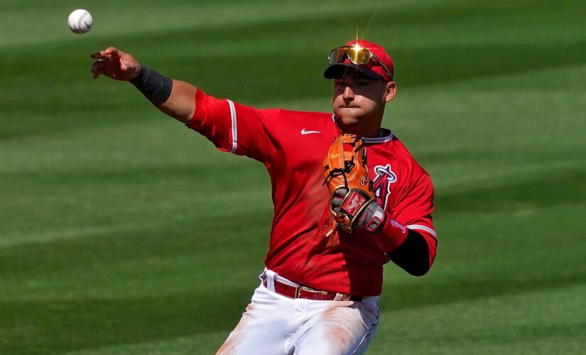 Angels’ Jose Iglesias makes ridiculous diving play in spring training game