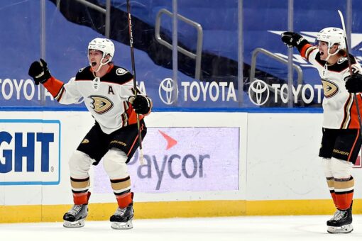 Manson scores in OT to lead Ducks to 3-2 win over Blues