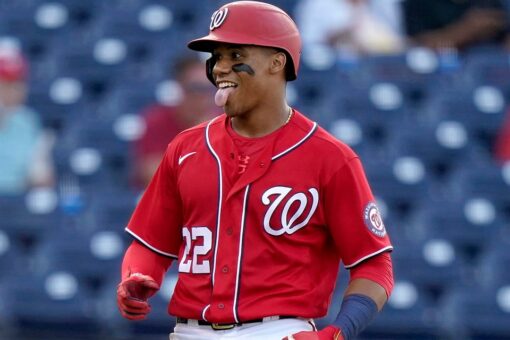 Nats OF Juan Soto leaves game early with right calf cramp