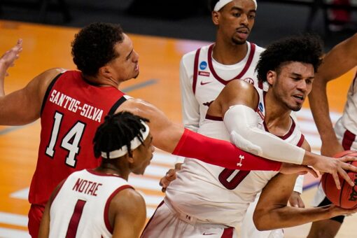Smith, Arkansas hold off Texas Tech 68-66 in NCAA 2nd round