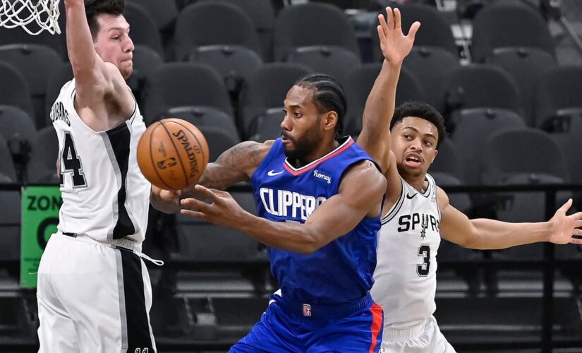 Leonard, Clippers dominate Spurs for 3rd straight victory