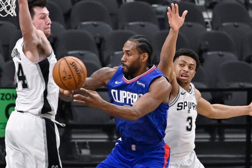 Leonard, Clippers dominate Spurs for 3rd straight victory