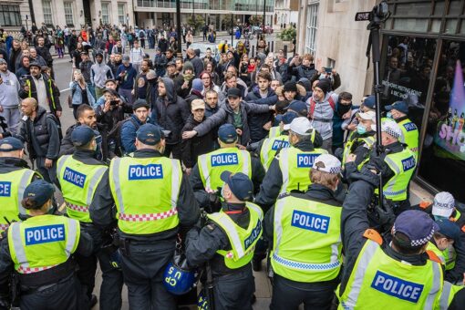Anti-lockdown Londoners attack police in mass protest