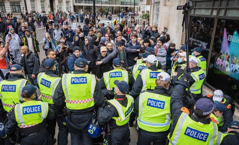Anti-lockdown Londoners attack police in mass protest