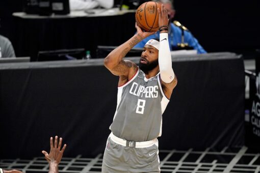 Clippers hit 19 3s, beat Bucks 129-105 for 6th win in a row