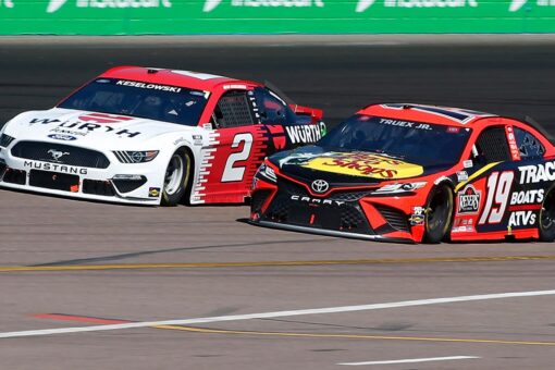 Martin Truex Jr. picks up Instacart 500 victory at Phoenix Raceway
