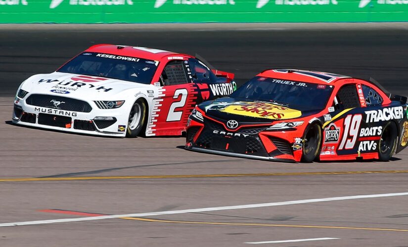 Martin Truex Jr. picks up Instacart 500 victory at Phoenix Raceway