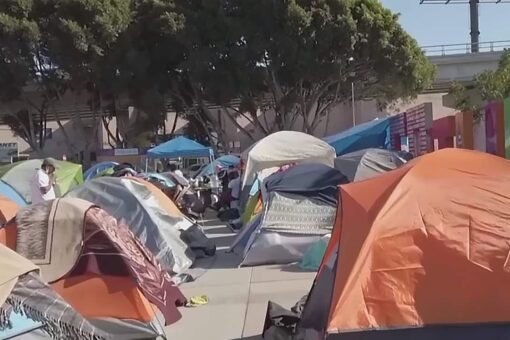 Hundreds of COVID-positive migrant children in isolation after crossing US border