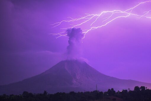 Lightning strikes erupting Indonesia volcano spewing 16,000-foot ash cloud