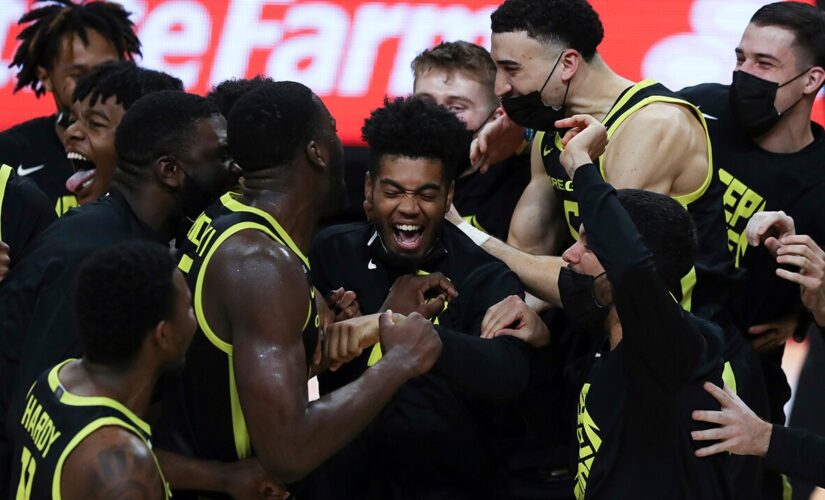 Oregon clinches Pac-12 title with 80-67 over Oregon State