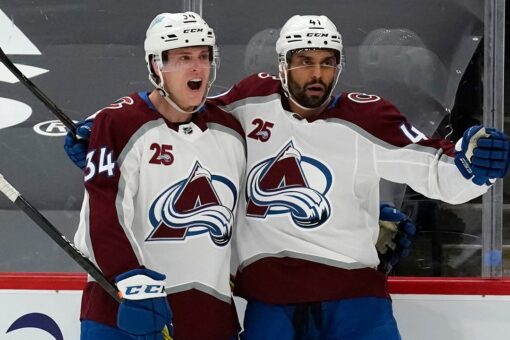 Avalanche win 7th straight, rout Coyotes 5-1