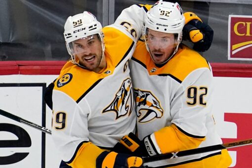 Josi lifts Predators past Blackhawks 3-2 for 5th straight