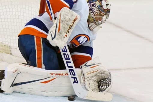 Fans see Varlamov make 28 saves, Isles beat Devils 2-1