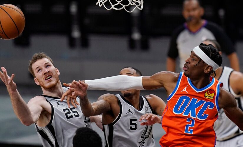 Gilgeous-Alexander has 33, helps Thunder rally past Spurs