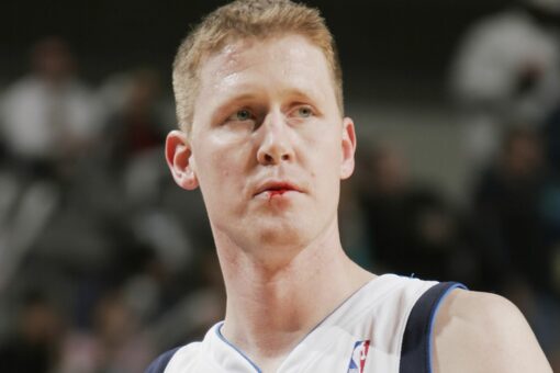 Paralyzed ex-NBA star Shawn Bradley gets advice from former college football player Eric LeGrand