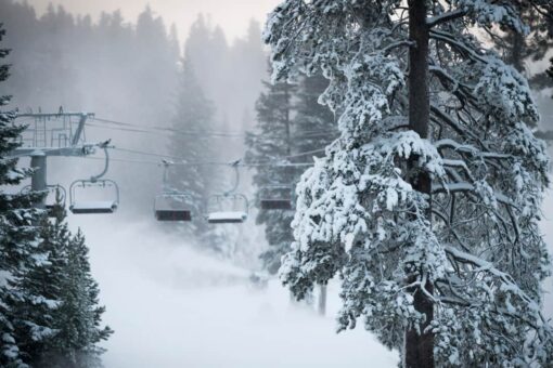 Father, 2 kids injured after Pennsylvania ski chair lift plummets to ground