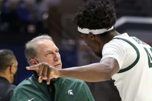 Michigan State’s Tom Izzo has heated exchange with player; moment raises eyebrows, draws shrugs