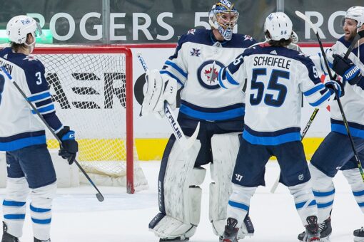 Hellebuyck posts 1st shutout of season, Jets top Canucks 4-0