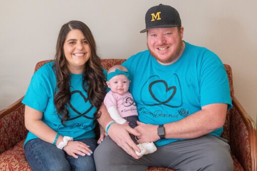 Woman with coronavirus gives birth, gets new lungs