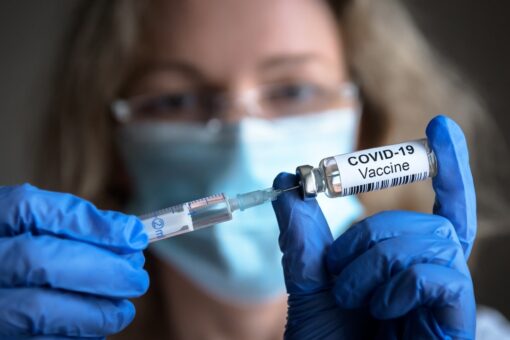 Illinois expands COVID-19 vaccine eligibility to smokers