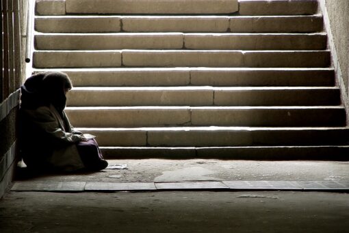 NYC homeless man knocks out DHS cop at shelter, disturbing video shows