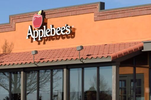 Cheerleader at Applebees performs CPR on man having a seizure, saves him: report