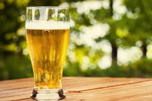 Couple puts up sign offering free beer in their front yard to make friends in new neighborhood