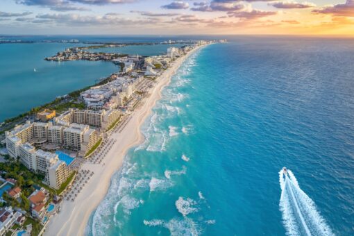 Missouri mom dies after falling from resort balcony in Cancun