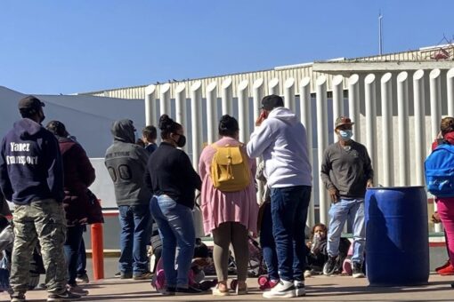 HHS asks federal employees to volunteer to help with child migrant surge