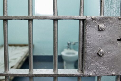 COVID-19 vaccine must be available for New York inmates, judge says