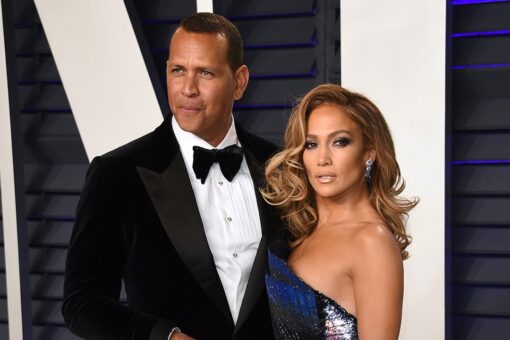 Jennifer Lopez, Alex Rodriguez spotted kissing in Dominican Republic after split rumors