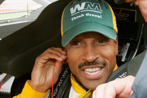Bill Lester, 60, returning to NASCAR after 14 years