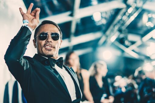 Salt Bae fed a woman steak as her date watched in confusion, and Twitter users are unsure what to think
