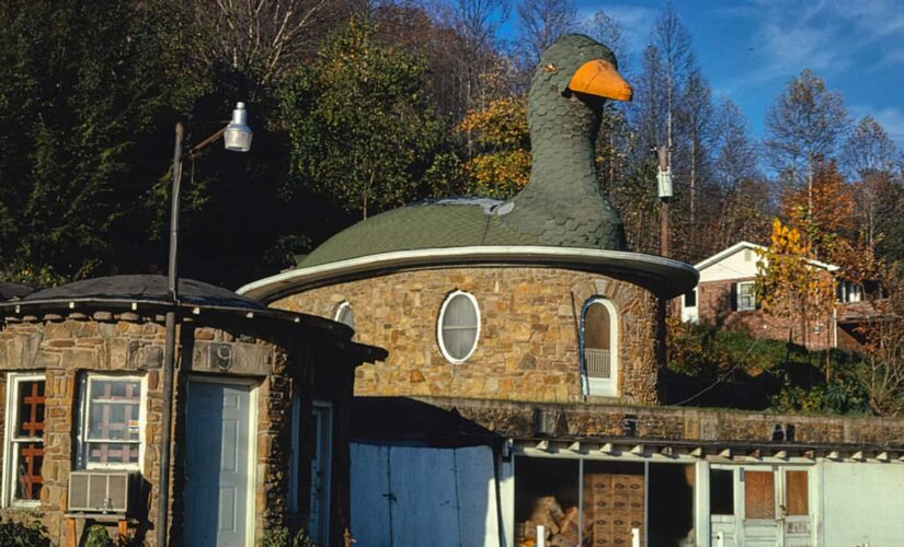 Kentucky town is working to restore a goose-themed landmark inn