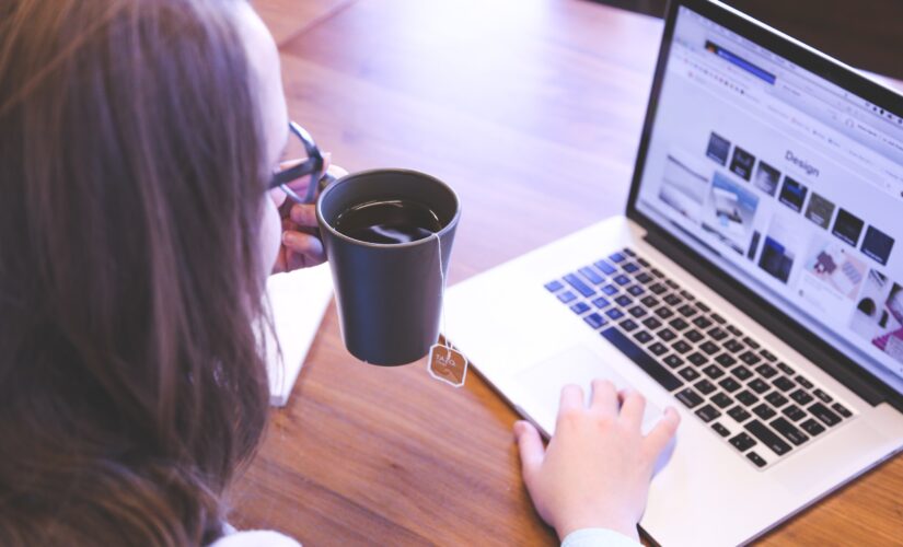 Most people fall into an ‘internet wormhole’ five times a week: study
