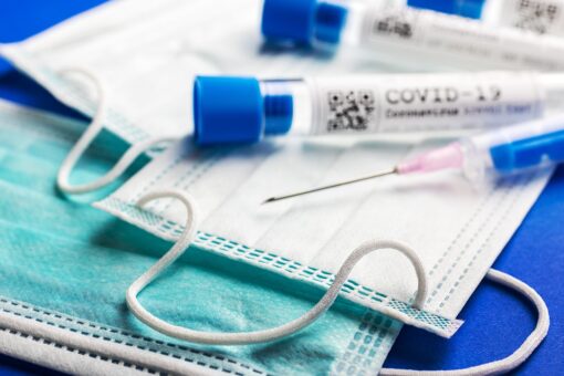 US daily COVID-19 deaths drop below 2,000