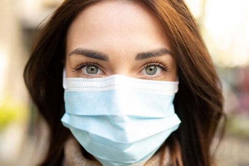 Dating coach claims you can still ‘flirt with your eyes’ in a face mask