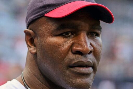 Ex-Champ Evander Holyfield making boxing return in an exhibition