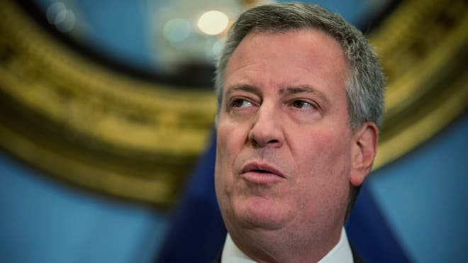 NYC’s de Blasio mum after NYPD cops seen on video being harassed