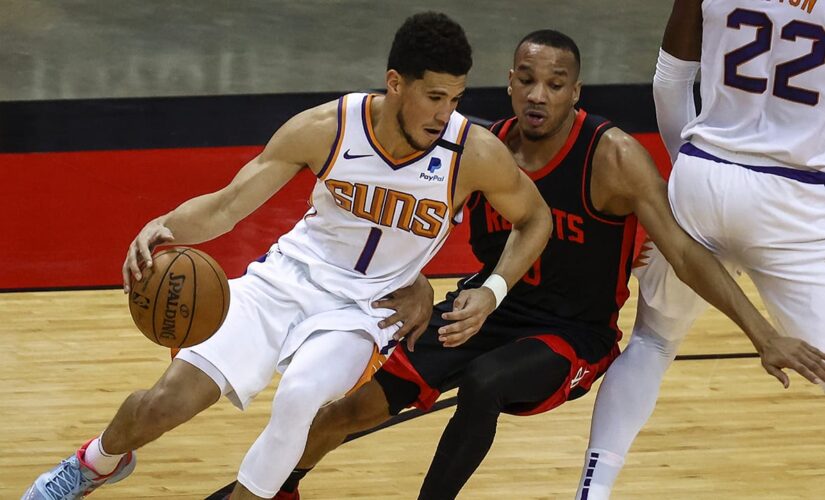 Booker scores 36 as Suns beat Rockets for 6th straight win