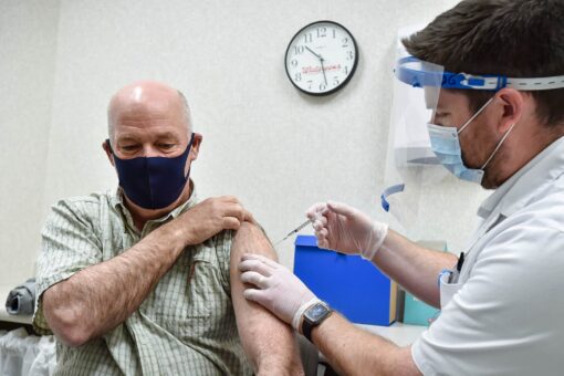 UK ‘focus on first doses’ of vaccine helping them control pandemic quicker than US: Dr. Makary