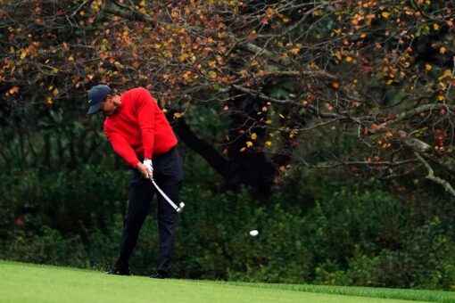 Column: The color of Masters in April is missing a red shirt